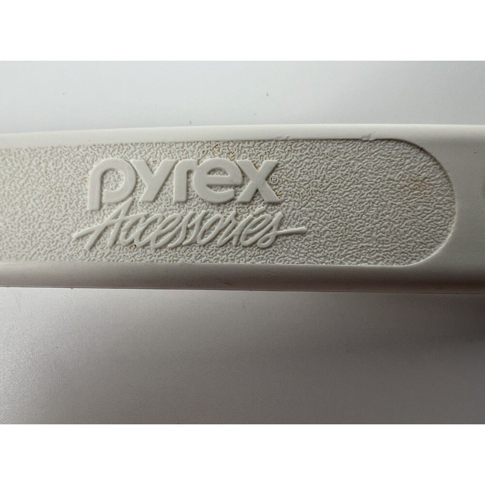 Vintage Pyrex Accessories Ladle 2109-1 White Plastic Soup Spoon 11" MADE IN USA - Picture 4 of 4